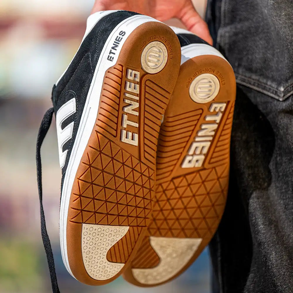 Locut black/white/gum - skate shoes | etnies Official Low-Top Shoe Etnies Skate Original Sustainability Gear