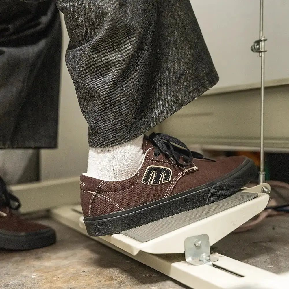 Barge Plus X Julian Lewis brown/black shoes | etnies Official Low-Top Vulcanized Etnies Skate Original Sustainability Gear