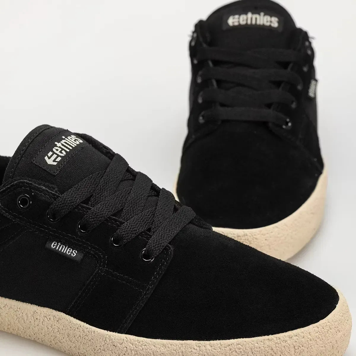 Barge LS Premium Vulcanized Dark Black | etnies Official Low-Top Vulcanized Etnies Skate Original Sustainability Gear