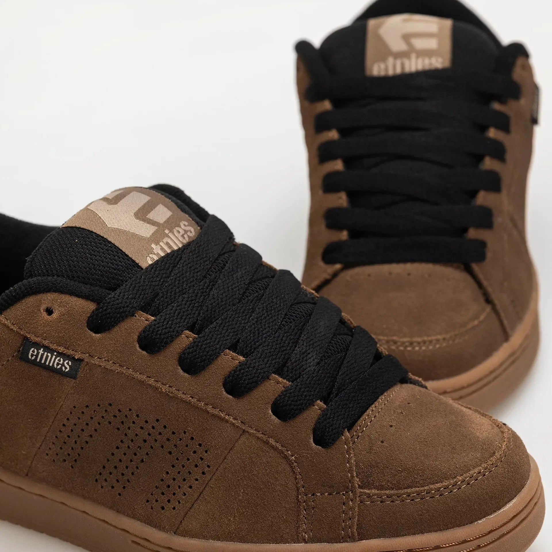 Kingpin Low-Top Shoe Brown Warm Grey Gum | etnies Official Etnies Skate Original Sustainability Gear