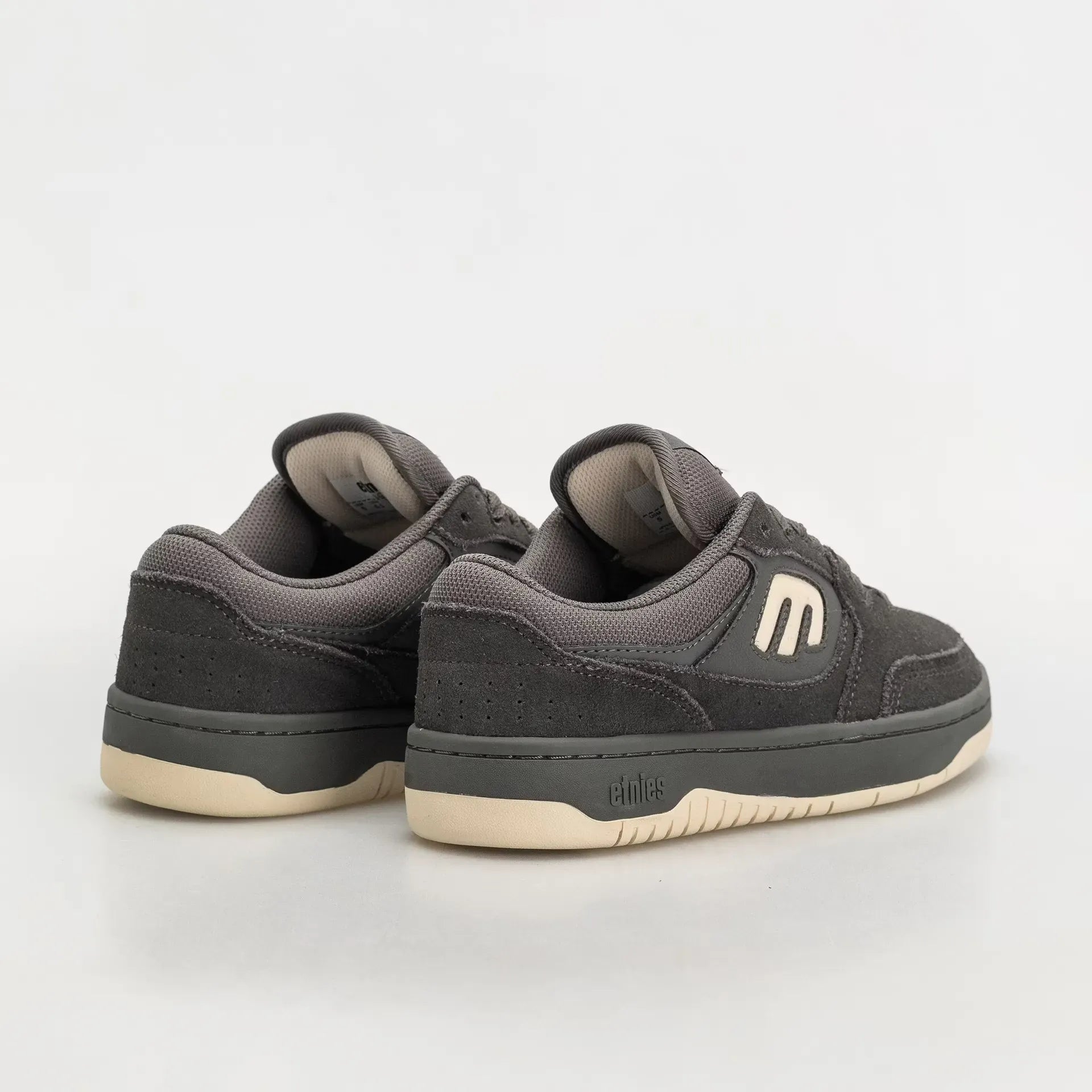 Loot Low - Top Shoe Dark Grey Skate | etnies Official Low-Top Shoe Etnies Skate Original Sustainability Gear