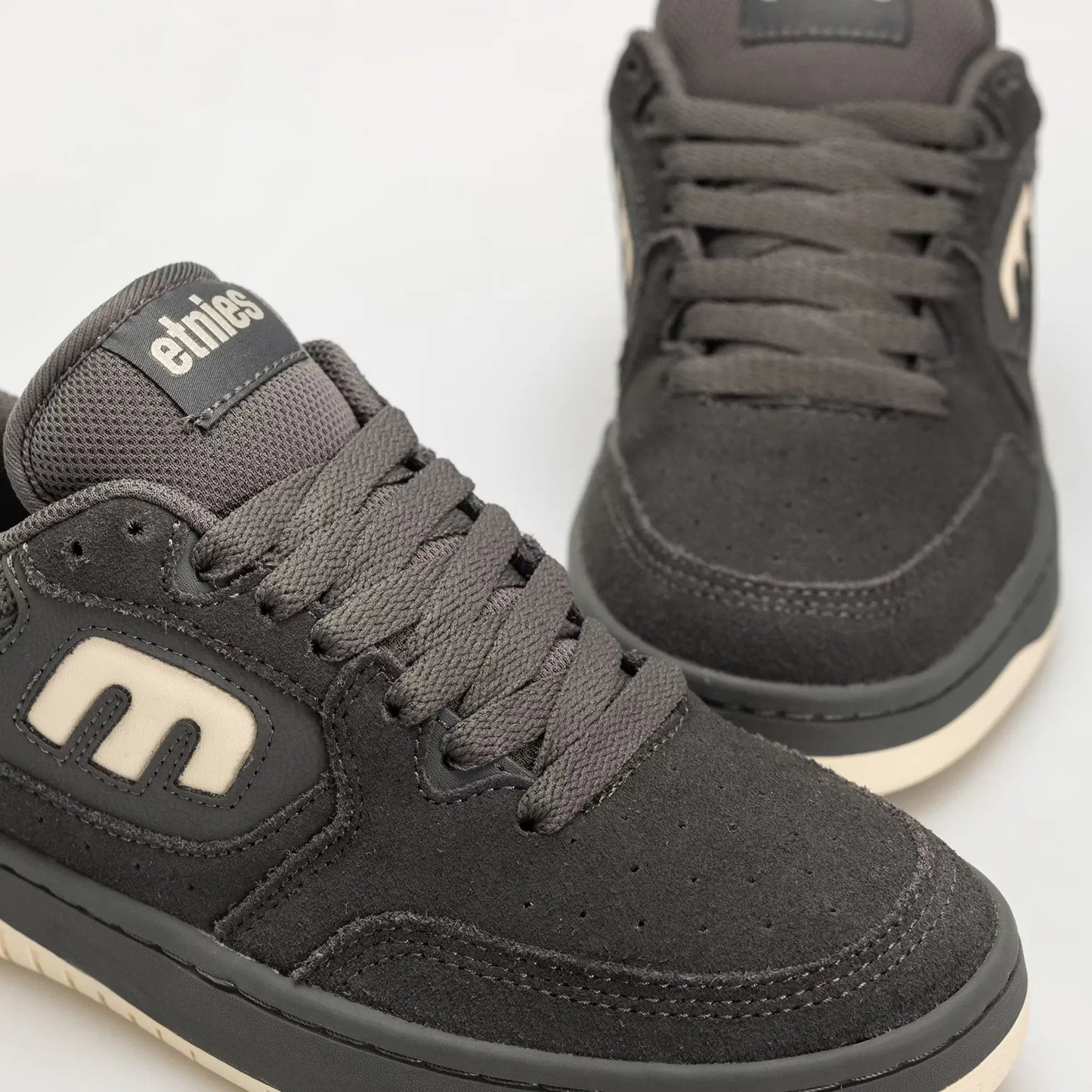 Loot Low - Top Shoe Dark Grey Skate | etnies Official Low-Top Shoe Etnies Skate Original Sustainability Gear