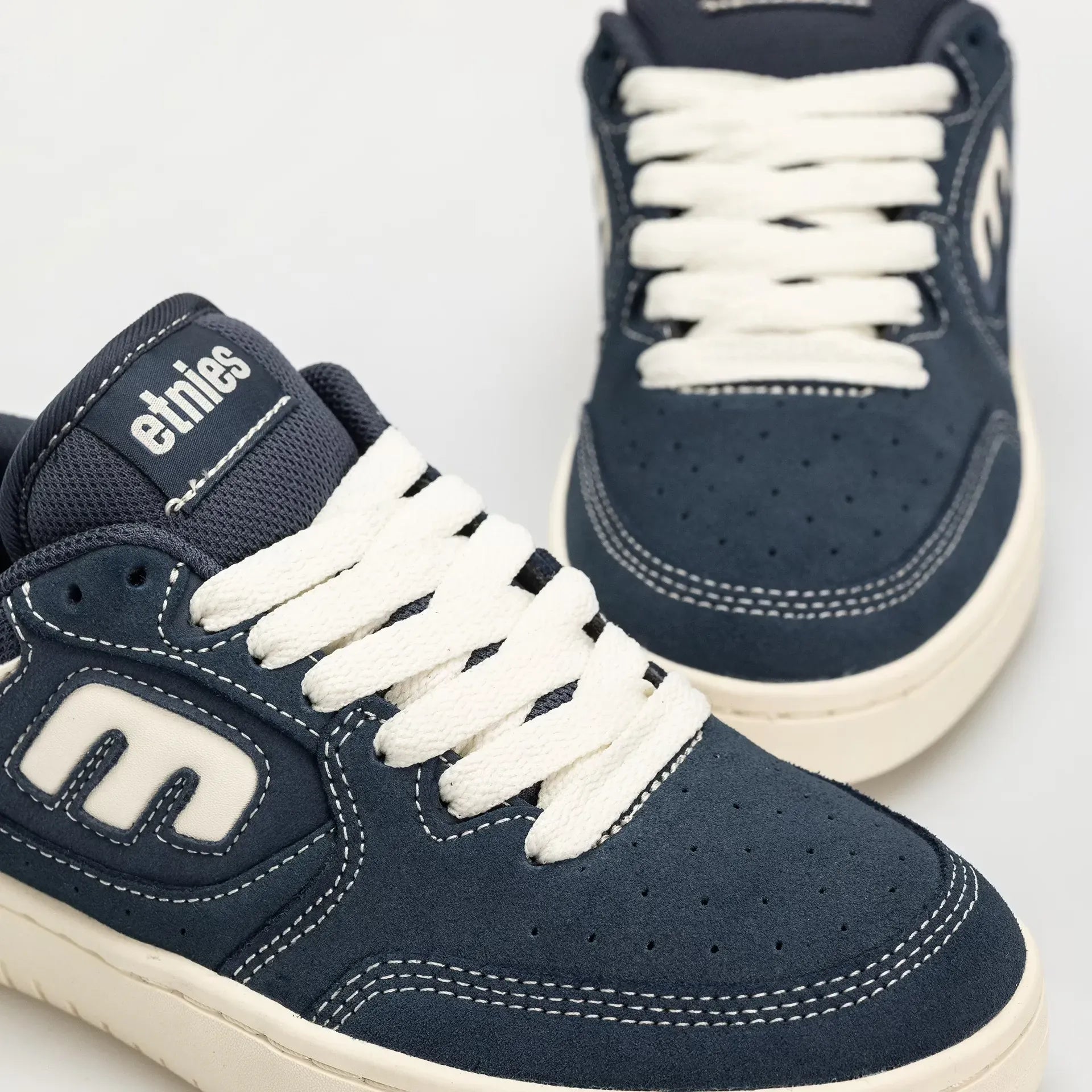 Loot Low - Top Skate Shoe Navy White | etnies Official Low-Top Shoe Etnies Skate Original Sustainability Gear