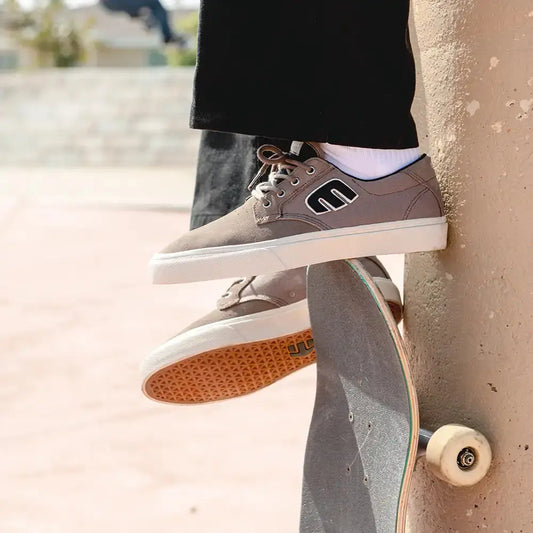 Barge Plus warm grey/black - skate shoes | etnies Official Low-Top Vulcanized Etnies Skate Original Sustainability Gear