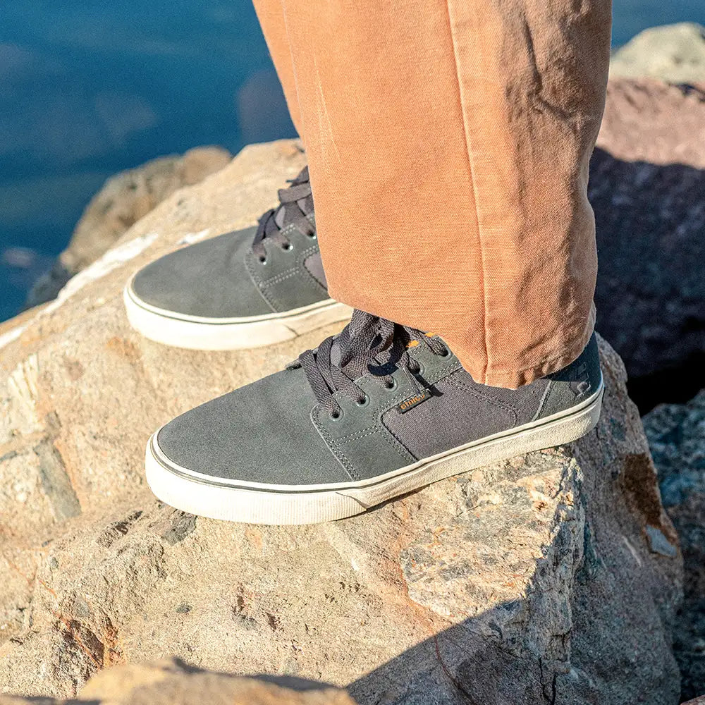 Barge LS Low - Top Vulcanized White Navy | etnies Official Low-Top Vulcanized Etnies Skate Original Sustainability Gear