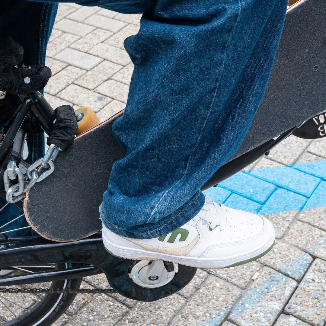 Loot Low - Top Skate Shoe White Green | etnies Official Low-Top Shoe Etnies Skate Original Sustainability Gear