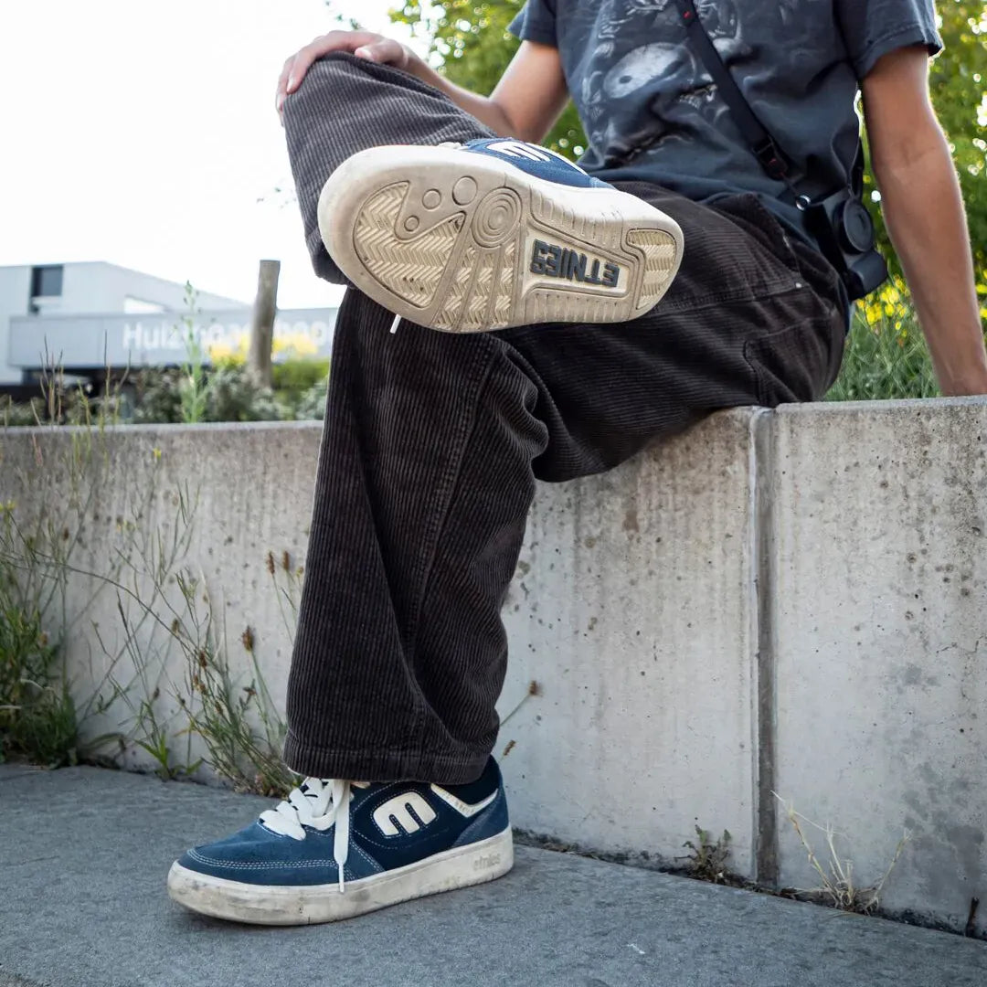 Loot Low - Top Skate Shoe Navy White | etnies Official Low-Top Shoe Etnies Skate Original Sustainability Gear