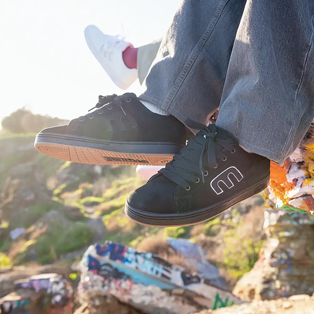 etnies Callicut – Heritage skate-stijl, met een volumineuze look en chunky vibe uit de jaren 90, versterkte cupsole, comfortabele demping, dagelijkse sneakers etnies Callicut – Heritage skate-stijl, met een volumineuze look en chunky vibe uit de jaren 90, versterkte cupsole, comfortabele demping, dagelijkse sneakers